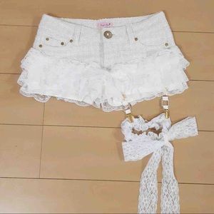 Ma*rs white frill sewing denim jean shorts w/thigh ring